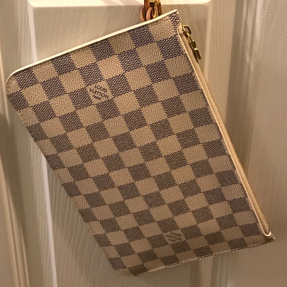 Louis Vuitton Neverfull MM Damier wristlet